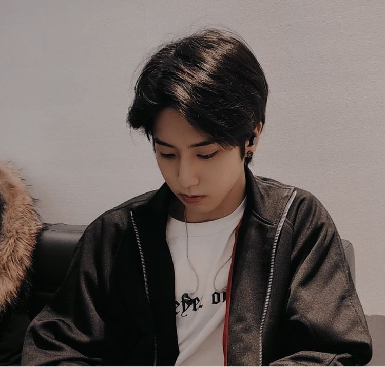skzsilentaus's tweet photo. — “home” || #minsung au

año 2022: un fenómeno poco común obliga a millones de personas a encerrarse en sus casas. 

pero, ¿que pasaría si por una pequeña casualidad acabaras encerrado en casa de tu mayor enemigo? #HomeAu https://t.co/hM8Ym1UlpB