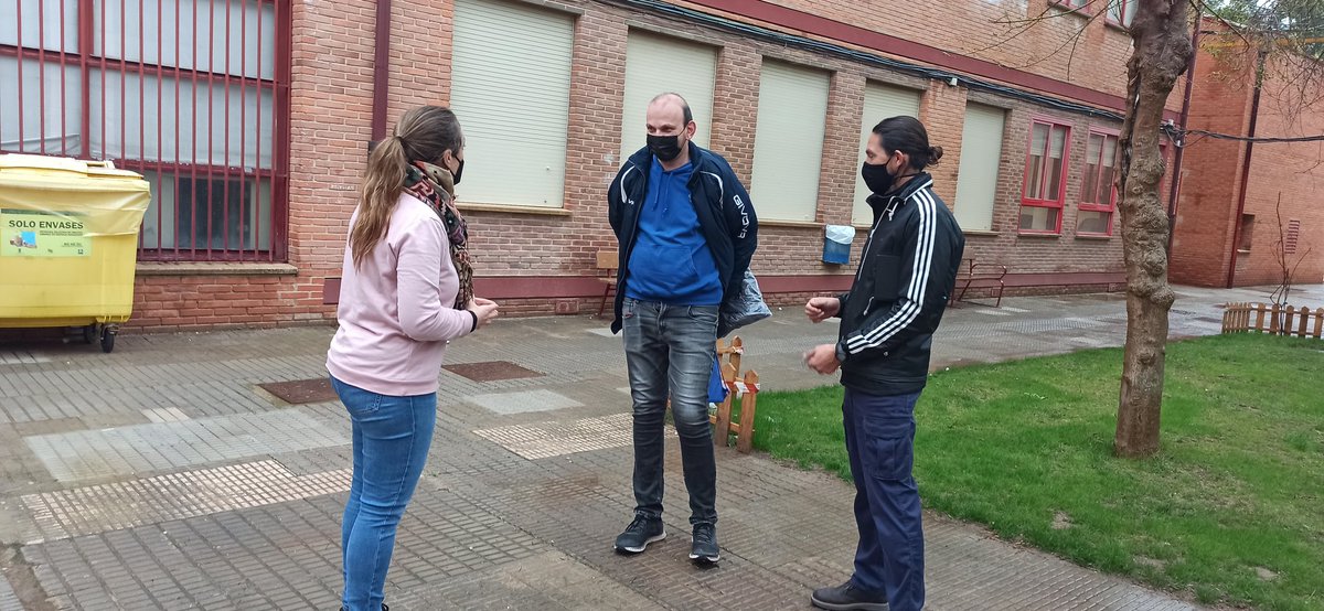 erasmus_dbosco's tweet photo. Últimos consejos para Federico antes del inicio de sus prácticas #Erasmus en #Oporto. Rubén y Francisco ya están en #Lisboa. Boa sorte nos seus empreendimentos em #Portugal 
#TalentoFP @educajccm @sepiegob @IES_DONBOSCO_AB https://t.co/nTSNNphjgB
