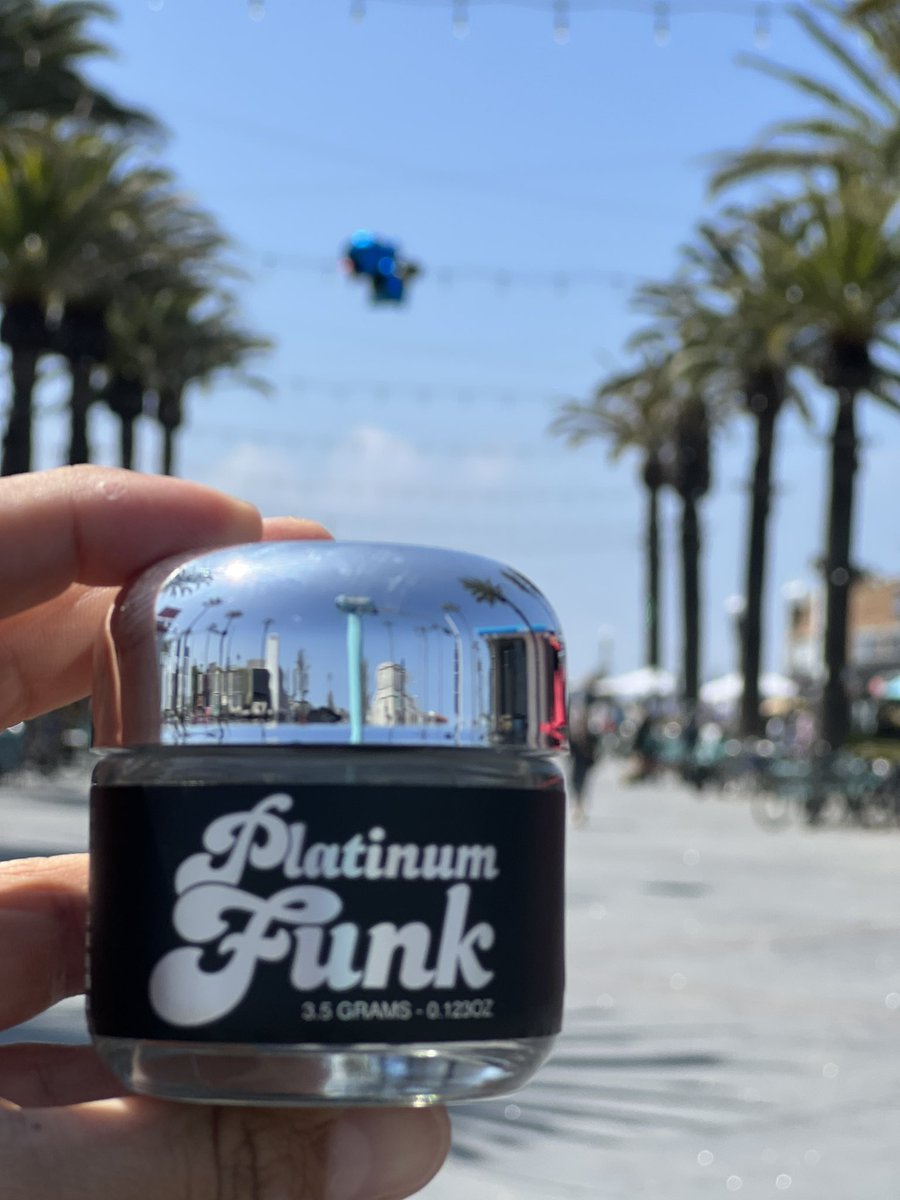 ReleafClub's tweet photo. #hermosabeach #southbay #platinumfunk #beachlife #f45 #volleyball #smallbusiness https://t.co/cbTjMxS5hM