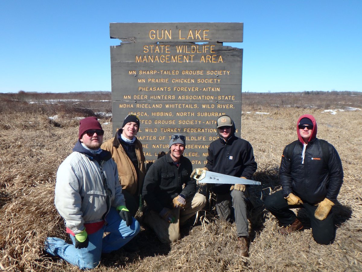 clcmnedu's tweet photo. Some of our Natural Resources students and instructors volunteered to help cut brush at the Gun Lake WMA near Palisade.
#CLCcares #givingback https://t.co/U9fqSWLXUy