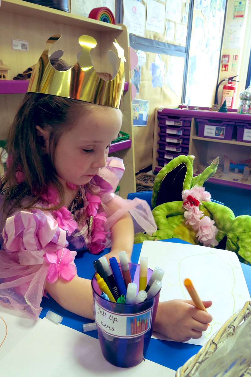 misssmythe_HT's tweet photo. βCan you sit still please. Iβm trying to draw you. Smile!β β¨βοΈπ²
We take our mark making very seriously in Ruby Class π€©
#EarlyYearsMagic #EYFS #EY #EYWriting https://t.co/zBVDe8vJ91