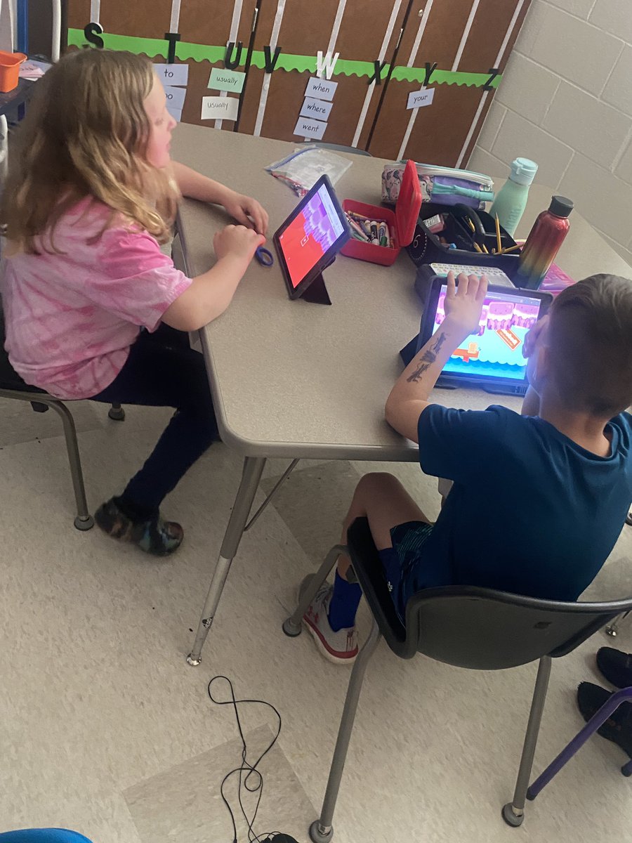 MsCarpenterRCE's tweet photo. We ❤️ blooklet!!! #oneRCE https://t.co/7kL8nZJWJL