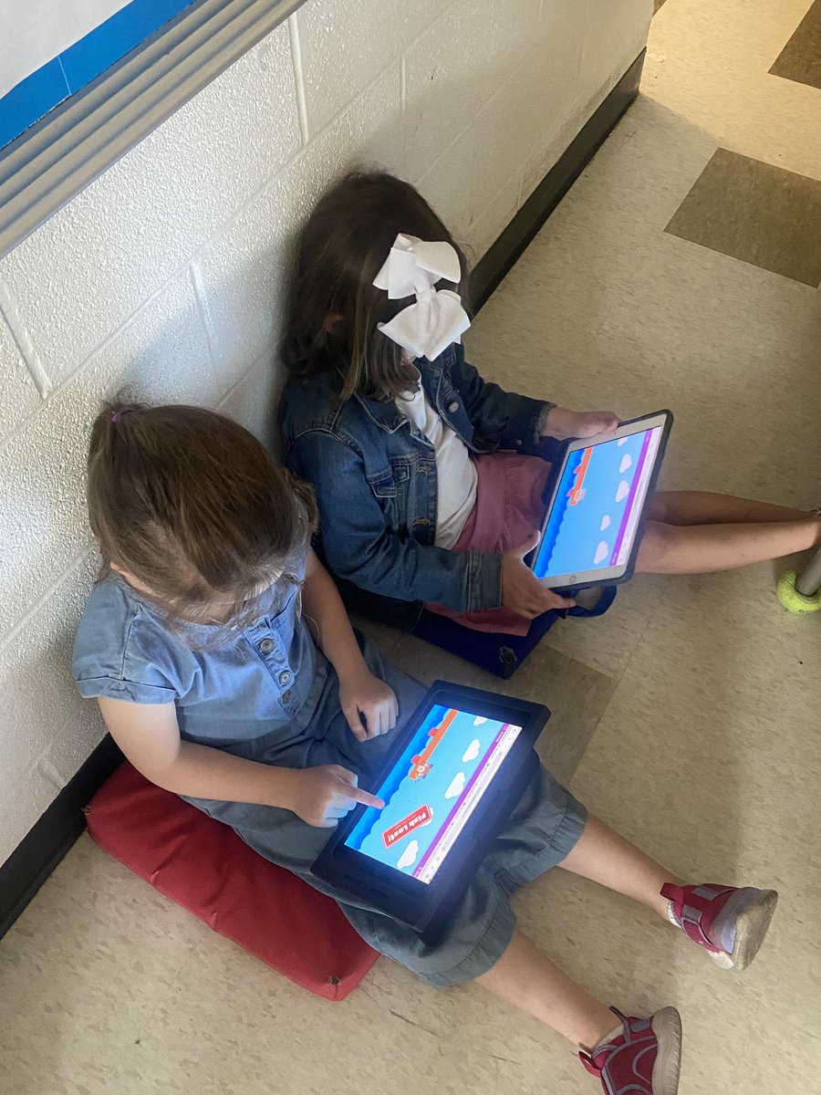 MsCarpenterRCE's tweet photo. We ❤️ blooklet!!! #oneRCE https://t.co/7kL8nZJWJL