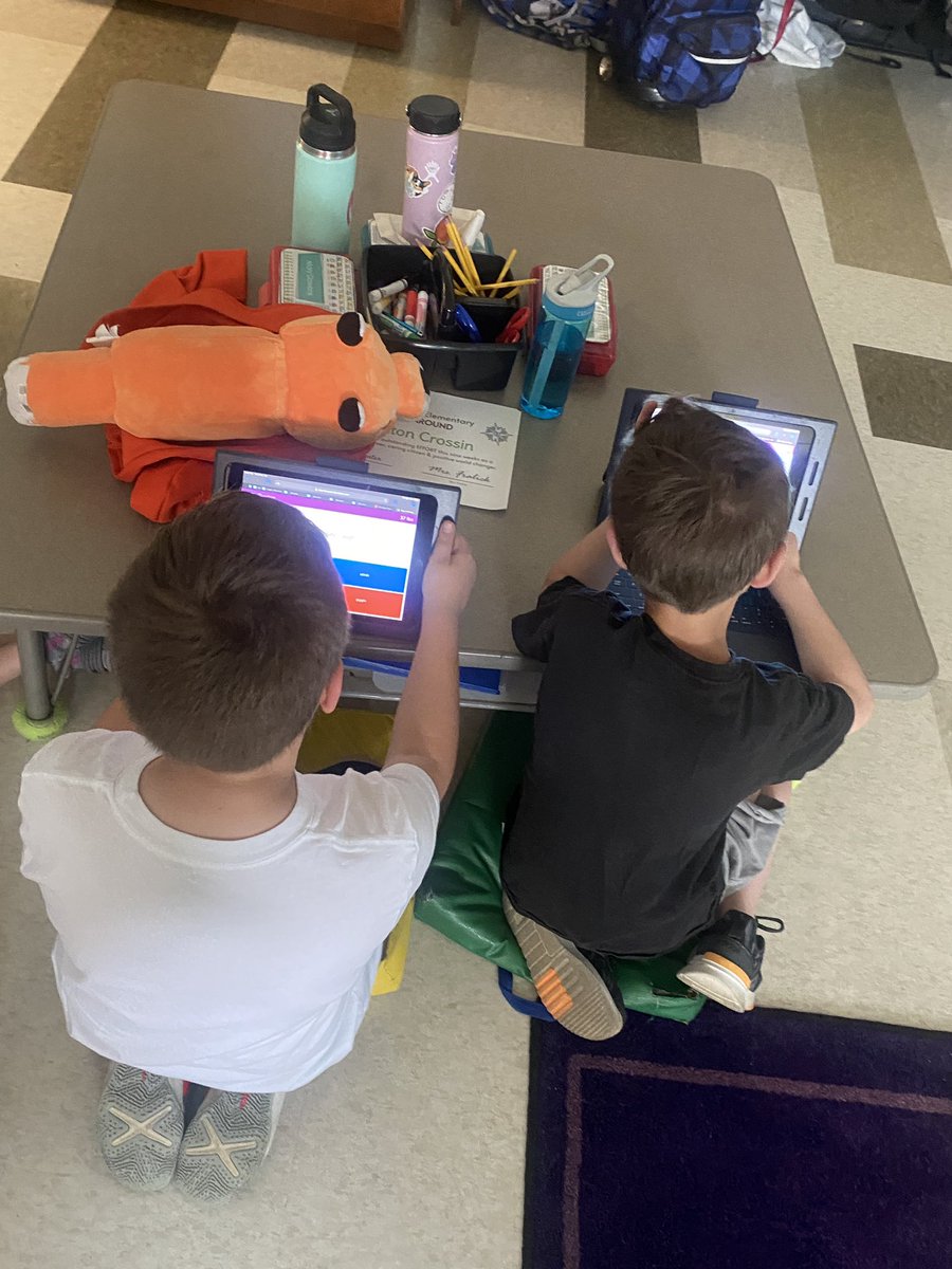 MsCarpenterRCE's tweet photo. We ❤️ blooklet!!! #oneRCE https://t.co/7kL8nZJWJL