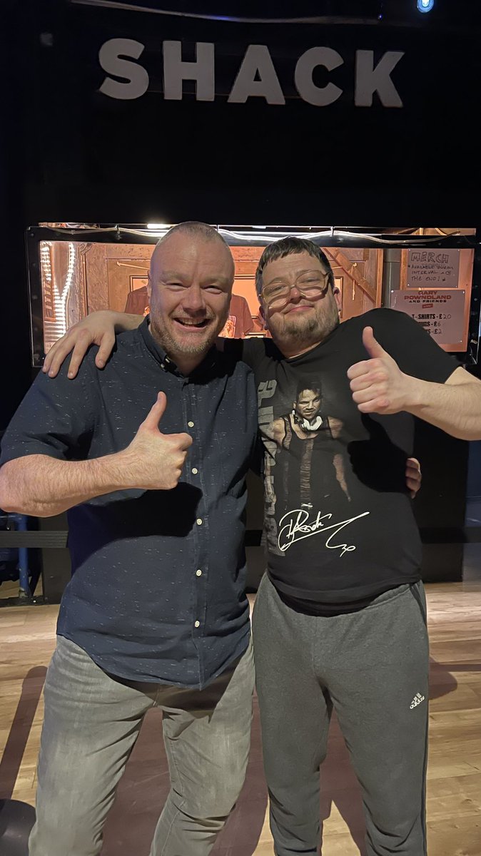 GrayBoy76's tweet photo. What an absolutely top motch bloke. Great night and then stands for pics with the audience. Nice one you murder she wrote dish faced cumpt! @powndland https://t.co/v1n8WIvl0Z