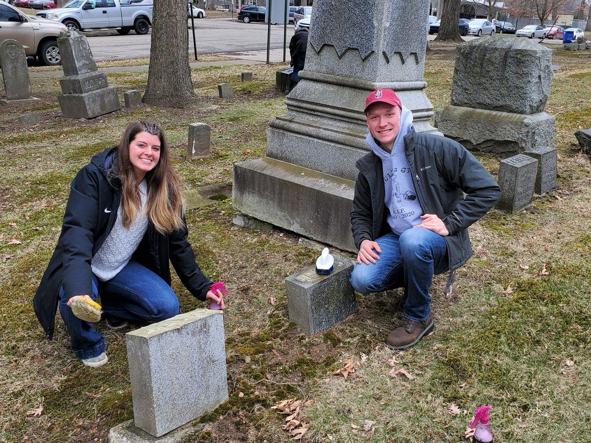 theuofolivet's tweet photo. Today was Olivet College's annual Spring Service Day! Students spent their day volunteering on campus and in local communities, followed by a picnic-style lunch in the Kirk Center. #OCNation #BeMoreDoGood #GoCOMETS https://t.co/sYeiGVK7WT