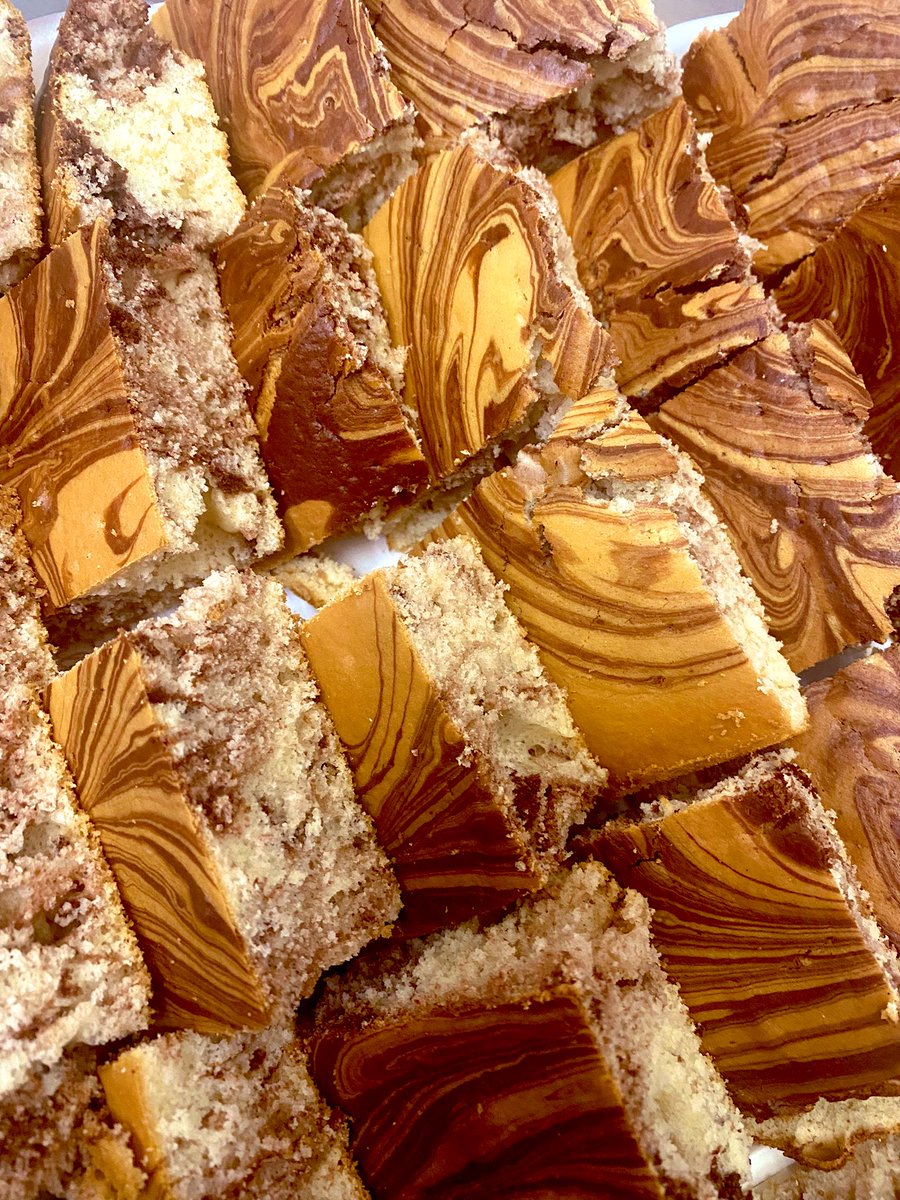 tracys_simpson's tweet photo. 🤎 Just one of the children’s favourite puddings #marblesponge here at #greenside yummy in our tummy. @GreensideHead @mellorscatering @louiselight80 https://t.co/TNkwpt8D8r
