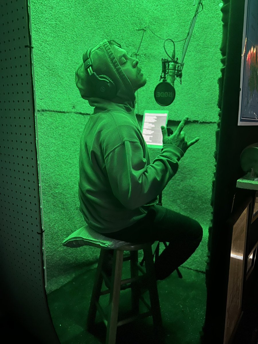 Caught Gato in the studio working a new song for you all!!!
#latinreggae #studio #vocalrecording