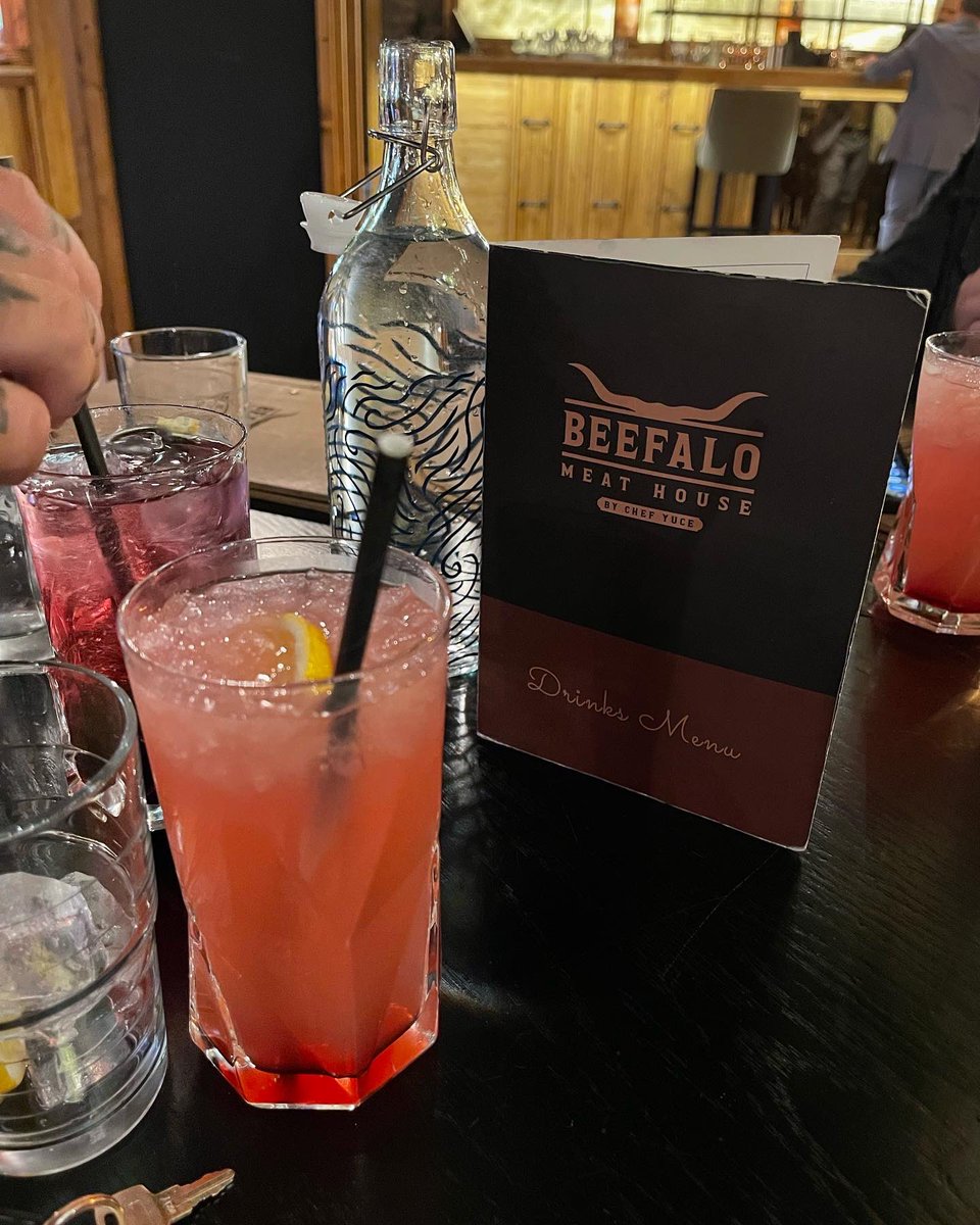 Riimbo_'s tweet photo. Steak and cocktails  at Beefalo 😋🍹 https://t.co/fb6IA5ShlE