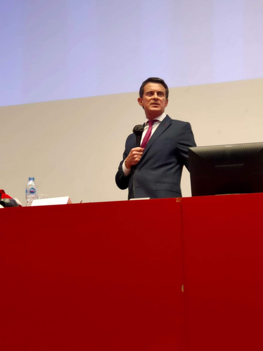 AlexSolomonyan's tweet photo. À la @FdspAmu, notre master d'études législatives et parlementaires a eu le plaisir de recevoir @manuelvalls pour une conférence sur les relations qu'il a eu avec le parlement pendant ses fonctions gouvernementales

Intervention de qualité et échanges riches avec l'auditoire https://t.co/ZWqL4YE8ku