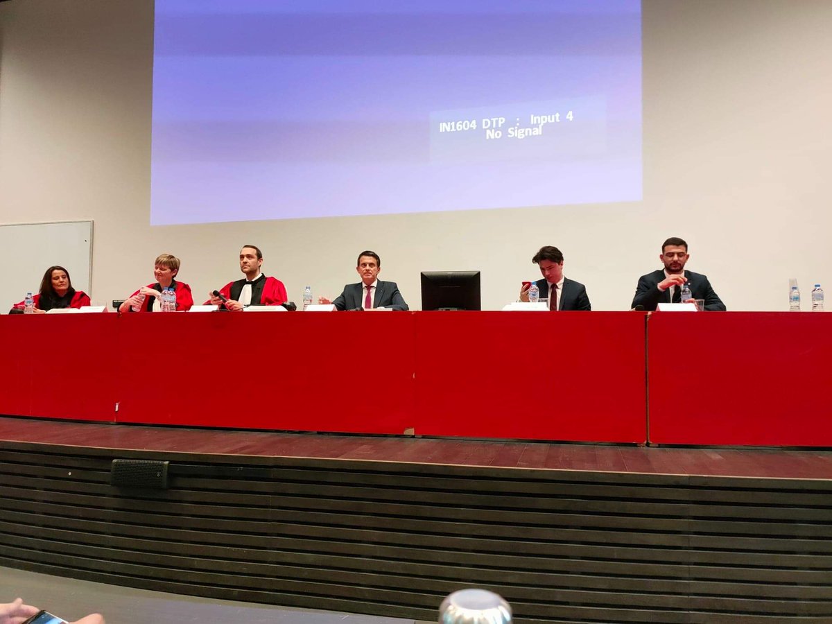 AlexSolomonyan's tweet photo. À la @FdspAmu, notre master d'études législatives et parlementaires a eu le plaisir de recevoir @manuelvalls pour une conférence sur les relations qu'il a eu avec le parlement pendant ses fonctions gouvernementales

Intervention de qualité et échanges riches avec l'auditoire https://t.co/ZWqL4YE8ku