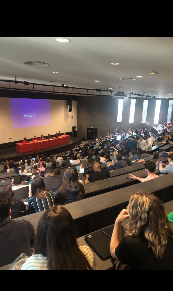 AlexSolomonyan's tweet photo. À la @FdspAmu, notre master d'études législatives et parlementaires a eu le plaisir de recevoir @manuelvalls pour une conférence sur les relations qu'il a eu avec le parlement pendant ses fonctions gouvernementales

Intervention de qualité et échanges riches avec l'auditoire https://t.co/ZWqL4YE8ku