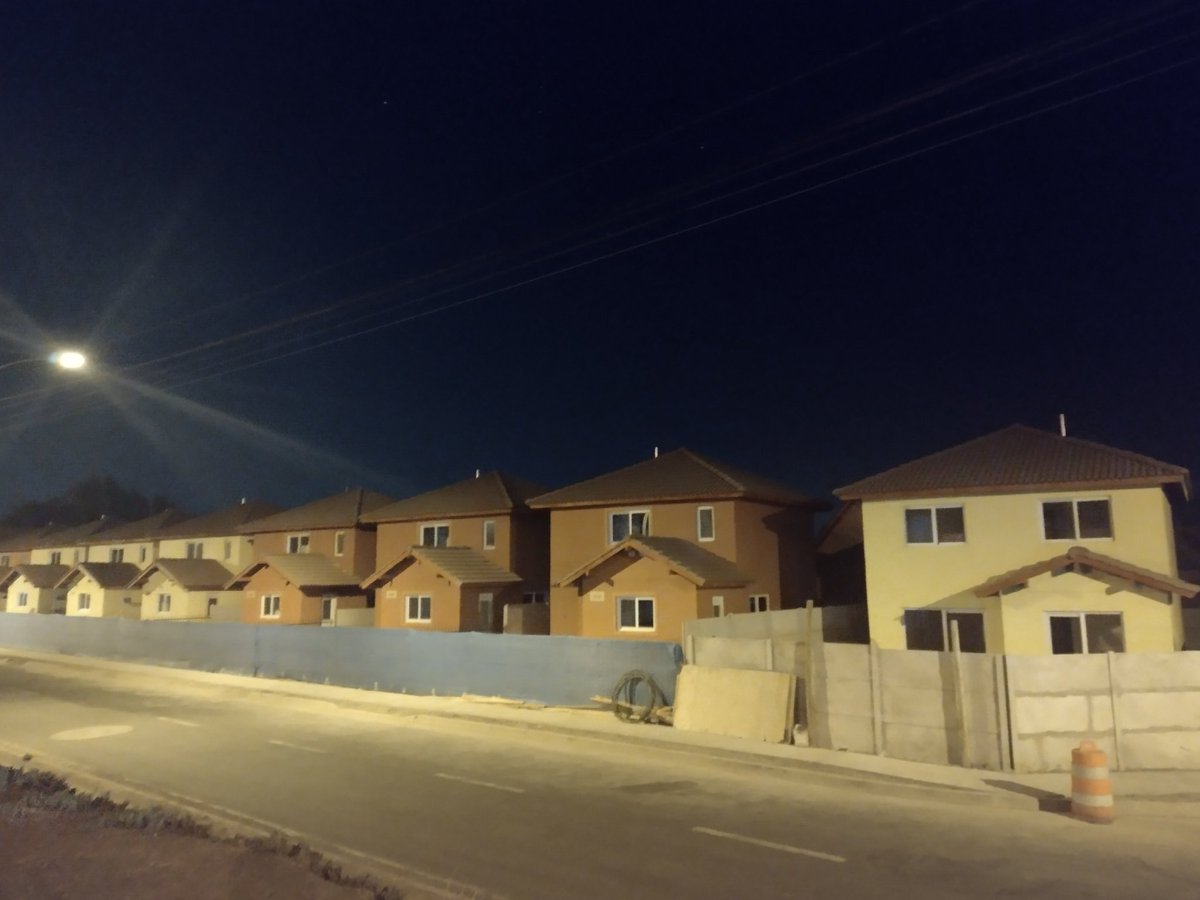 DresClan's tweet photo. @dloisga @APilartz Mientras tanto la inmobiliaria #Enaco en #Machalí dejan un metro en aceras para peatones y cero posibilidad para arbolado urbano .
La proporción entre la calle vehicular,acera y arbolado, es absurda y no se cómo aún se permite este tipo de urbanización 🤦🏽🤦🏽 https://t.co/cJbJd8AM7R