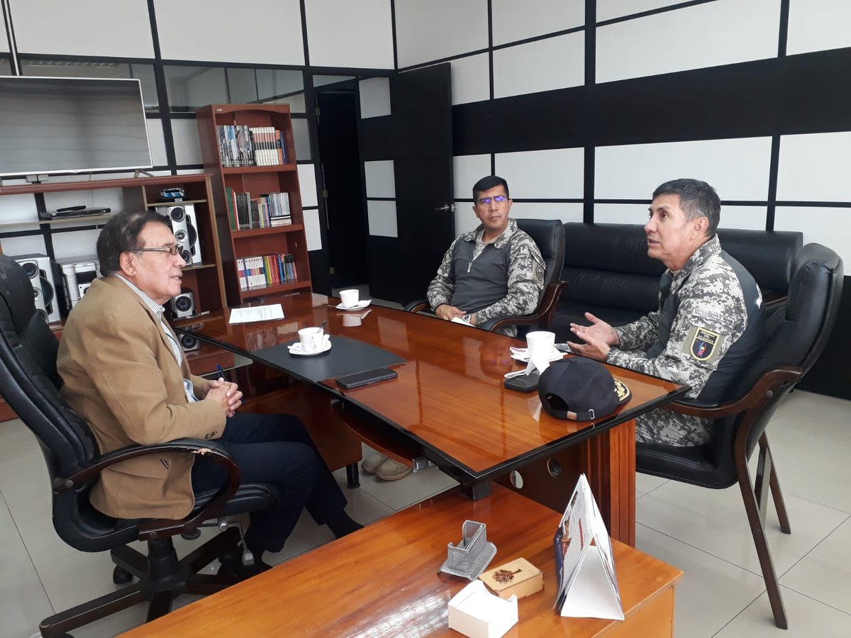 CCPIbarra's tweet photo. El día de hoy recibimos la grata visita de representantes del Centro de Formación de Vigilancia Aduanera con quienes abordamos varios temas de interés que beneficiarán a sus miembros y nuestros agremiados.

#sersocioesungrannegocio 
#somostucamara https://t.co/72gjxkSPTT