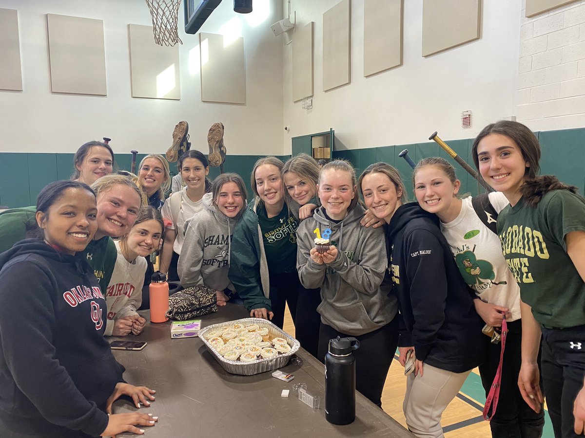 ms_stringfellow's tweet image. Happy birthday to senior captain, Gail!!!