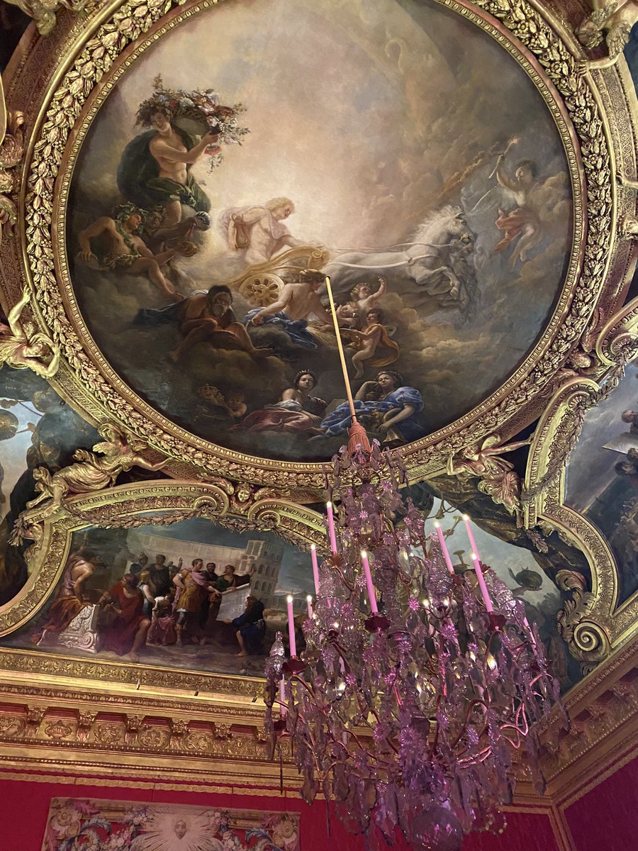 ohmyIAN's tweet photo. I soffitti di Versailles… mi hanno rapita 🕯✨🤍 https://t.co/tMTl4BK1jA