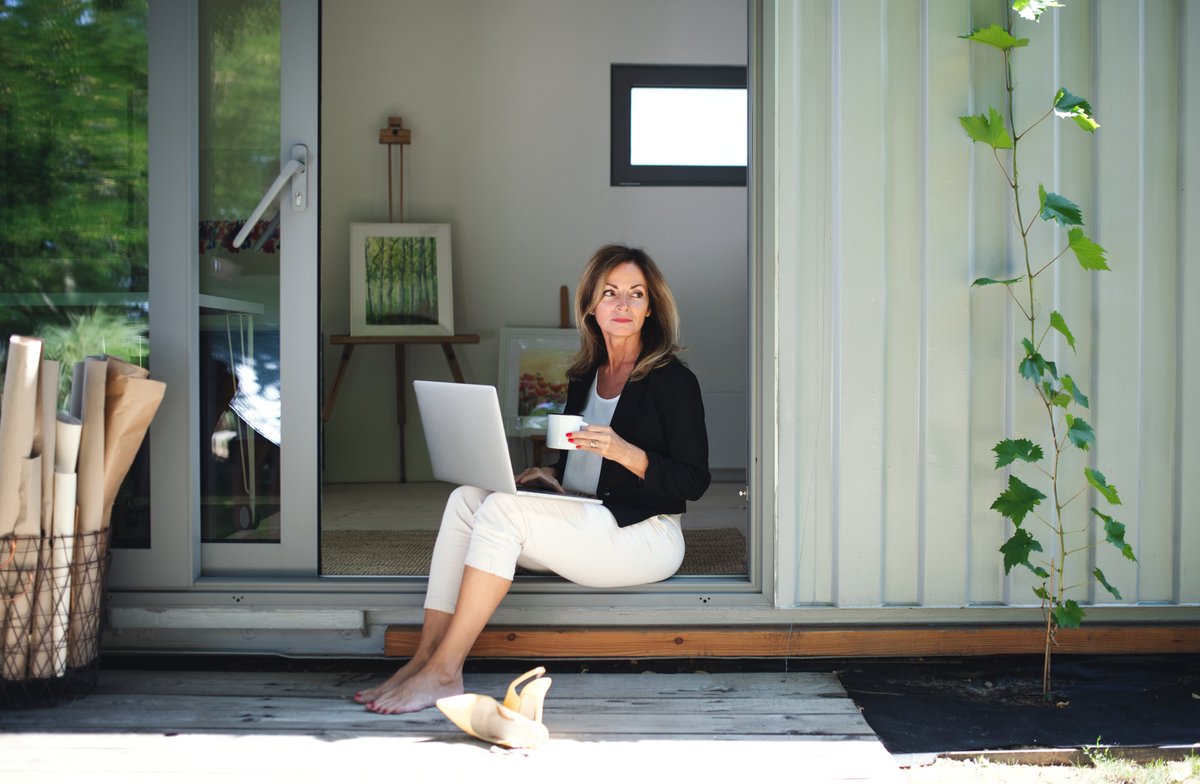 If your first impression of container homes is a beige rectangle in the woods, you haven’t been paying attention! In 2022, the “container home” trend has evolved beyond DIY modified storage buildings into a truly sustainable and appealing niche in the eco real-estate world.