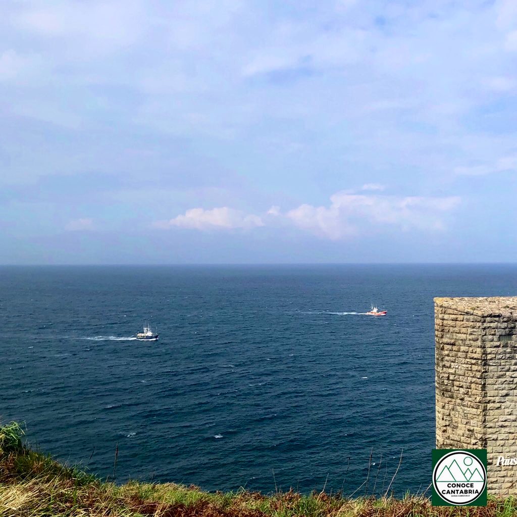 ConoceCantabri's tweet photo. Volviendo a puerto después de una jornada de #costera de #anchoa.
Back to port after an #anchovy fishing day.
#AtlanticSpain #GulfofBiscay #MarCantábrico #NorthernSpain #CantabriaCoast #Cantabria #Santander #CaboMayor #Spain https://t.co/OU4SSYV8YG