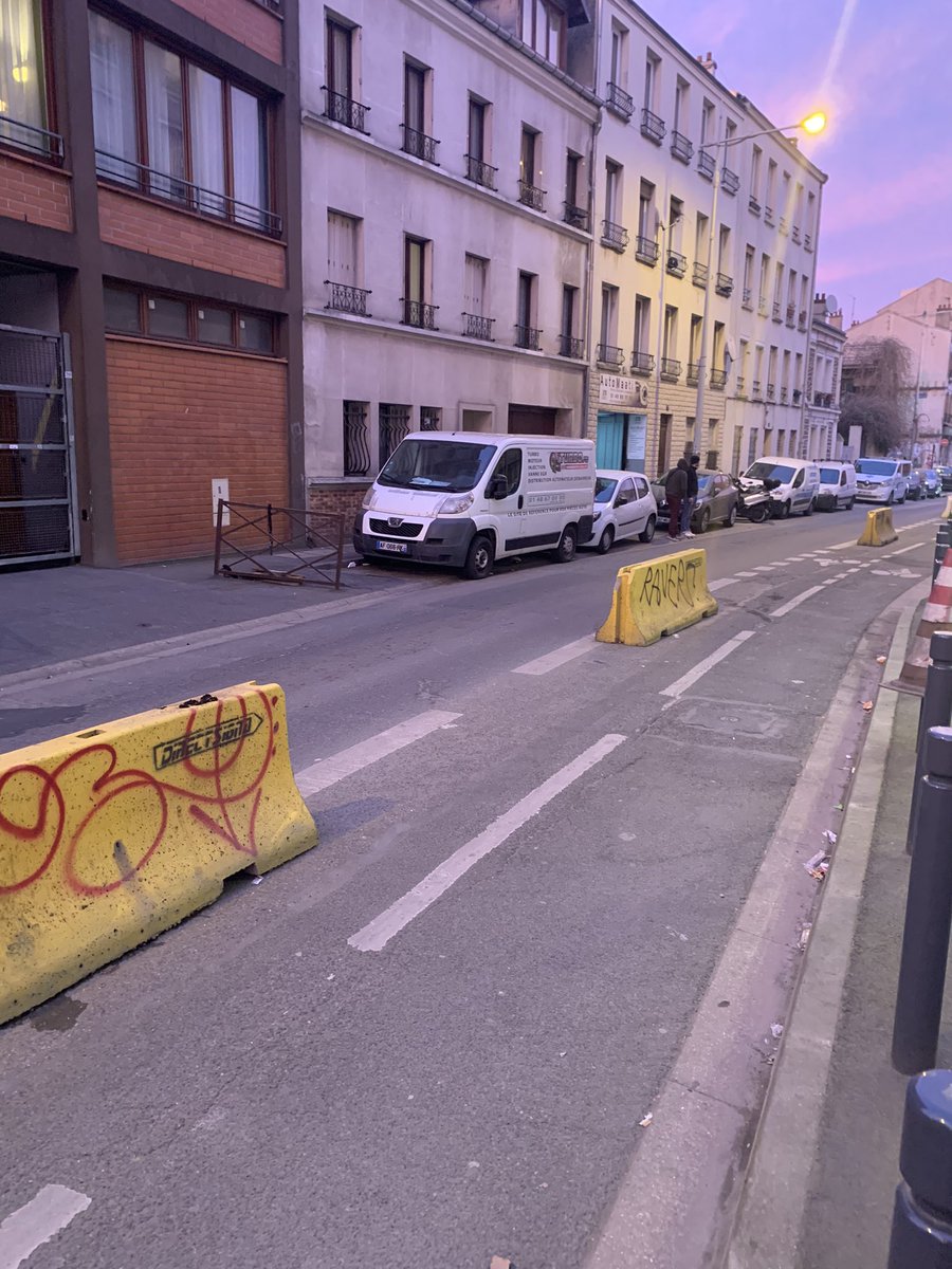 thib_tweet's tweet photo. @PatriceBessac « Nous renforçons le service public communal » votre TF est déjà, à surface équivalente, 50% plus chère qu’à paris, et on va encore l’augmenter de 8% ! Vous êtes même pas capable de pérenniser la piste cyclable rue Étienne Marcel dont les GBA sont présents depuis des années ! https://t.co/s4i4nYm0bS