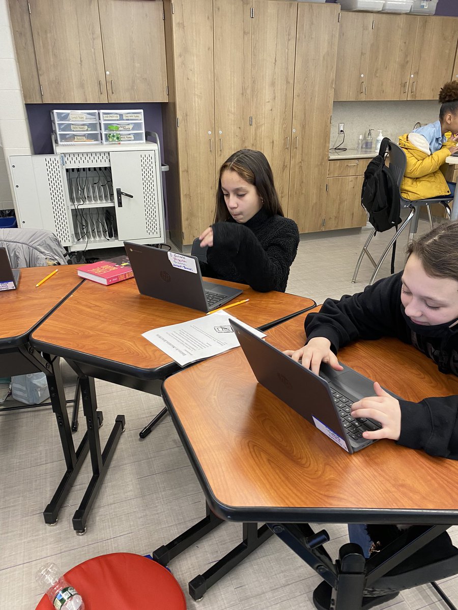 GiulianoELA6's tweet photo. Literacy Station Rotation! Each task has a differently literacy focus. Students worked in groups and independently to complete each! #artsmiddle @CrecArtsMiddle1 https://t.co/mF94MSQDFD