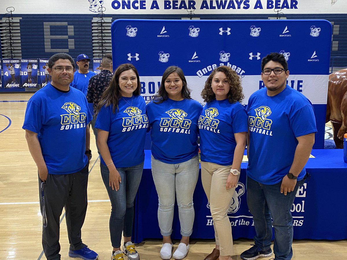 FJORDAZ's tweet photo. OSO PROUD that 2 of our student athlete signed to play at the next level. Jedian Sanchez heading to to play football for Sul Ross State University and Mercedez Varela heading to Central Christian College of Kansas to play softball. Oso PROUD! 🐻🐻🐻 #iamepisd https://t.co/3t1ybfFUYb