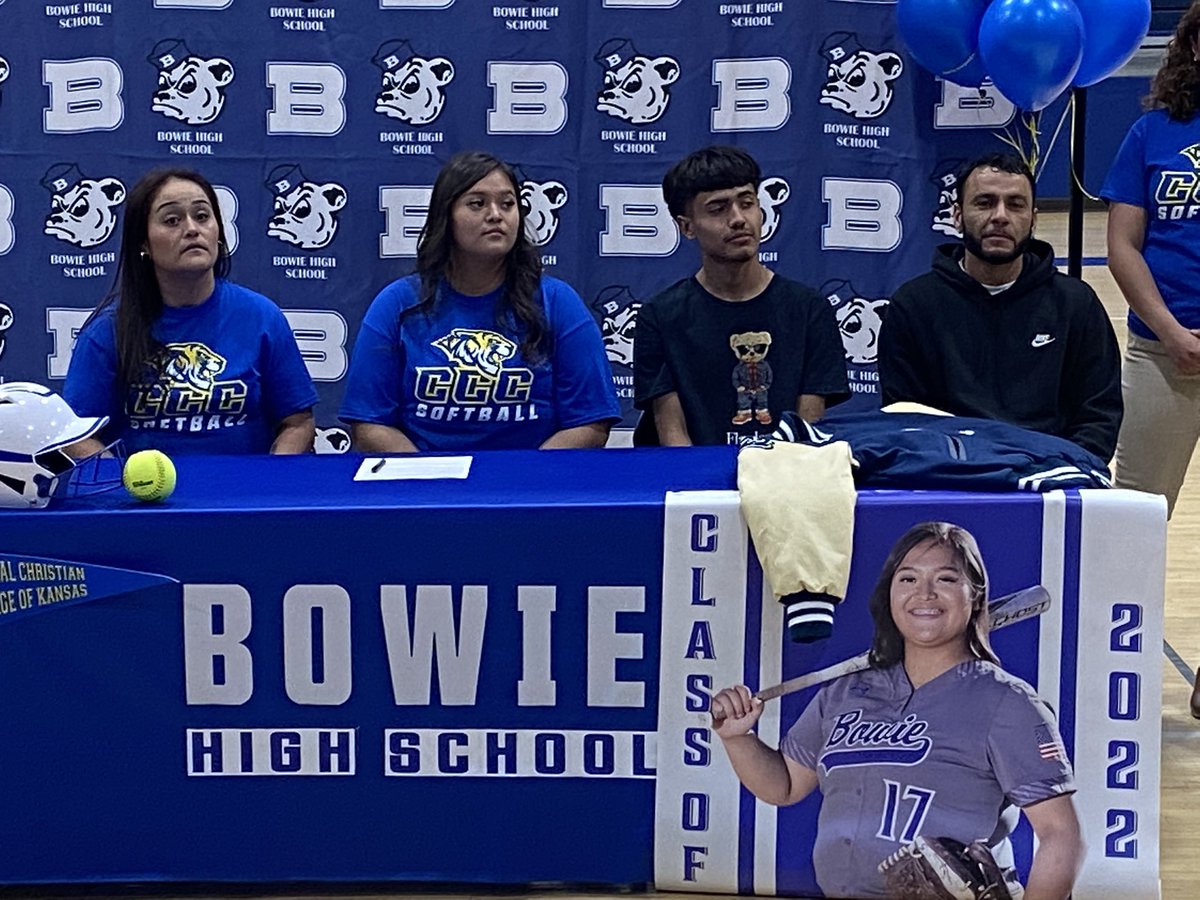 FJORDAZ's tweet photo. OSO PROUD that 2 of our student athlete signed to play at the next level. Jedian Sanchez heading to to play football for Sul Ross State University and Mercedez Varela heading to Central Christian College of Kansas to play softball. Oso PROUD! 🐻🐻🐻 #iamepisd https://t.co/3t1ybfFUYb