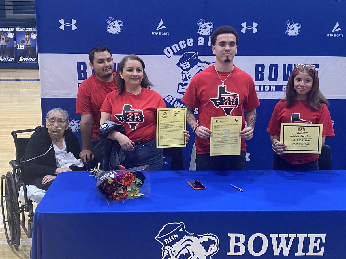 FJORDAZ's tweet photo. OSO PROUD that 2 of our student athlete signed to play at the next level. Jedian Sanchez heading to to play football for Sul Ross State University and Mercedez Varela heading to Central Christian College of Kansas to play softball. Oso PROUD! 🐻🐻🐻 #iamepisd https://t.co/3t1ybfFUYb