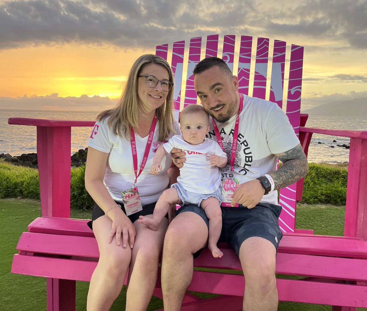 D_Mallory2's tweet photo. You know it’s a party when there is a GIANT Adirondack chair!  #PEAK22 https://t.co/lyzquaSwmS