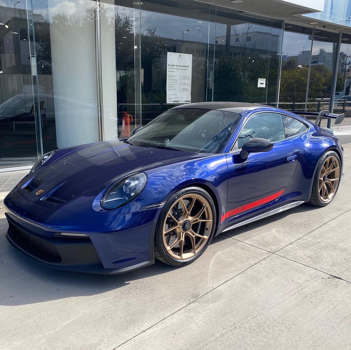 PorscheHellas's tweet photo. Έφυγε! Καλοτάξιδο!
#PorscheHellas #Porsche #Porsche911GT3 #PorscheCenterAthens #staysafe #MoveExperienceLive https://t.co/XKSwuXIjBU