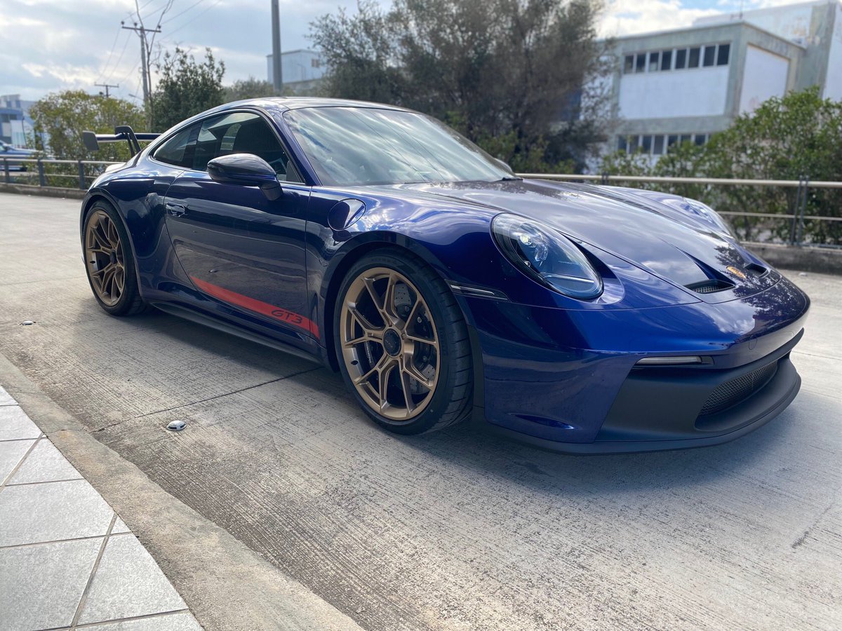 PorscheHellas's tweet photo. Έφυγε! Καλοτάξιδο!
#PorscheHellas #Porsche #Porsche911GT3 #PorscheCenterAthens #staysafe #MoveExperienceLive https://t.co/XKSwuXIjBU