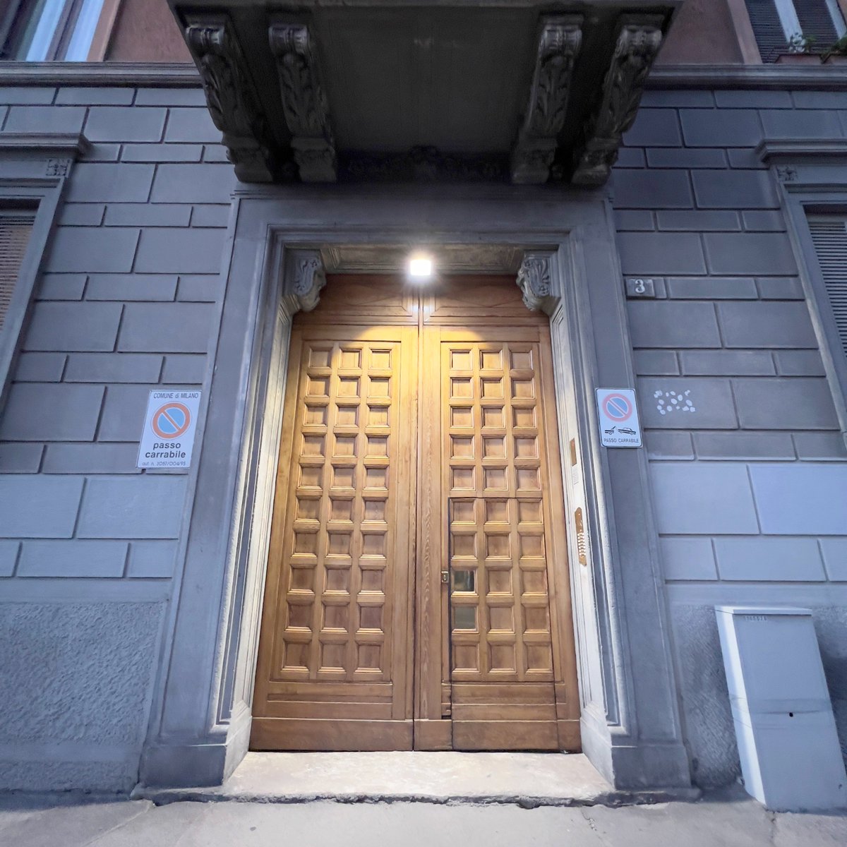 365Dem's tweet photo. 022 of 365 - Date of photo shooting: 30 marzo 2022; Address: Enrico Besana Street, 3 Milano (MI) 20122 Italy
 
https://t.co/vYswACj6sS

#nft #digitalart #nftartist #cryptoart #cryptoartist #nftcollection #nftnews #nftartwork #nftphotography #milano #entryphones #nftproject https://t.co/nqEVXdpmN3