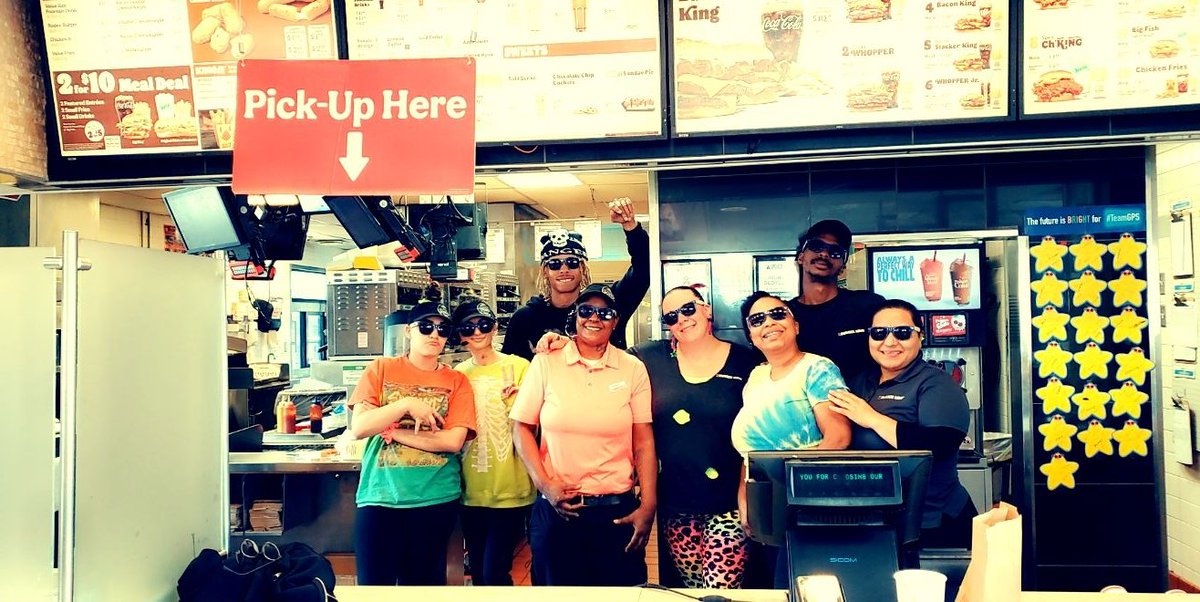 sassyred10's tweet photo. 4077 best team spirit day ever... @gpshospitality @bfisher051460 https://t.co/qJVAVpElrV