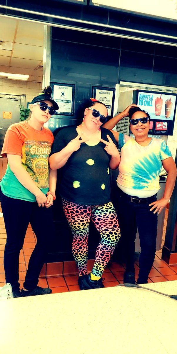 sassyred10's tweet photo. 4077 best team spirit day ever... @gpshospitality @bfisher051460 https://t.co/qJVAVpElrV