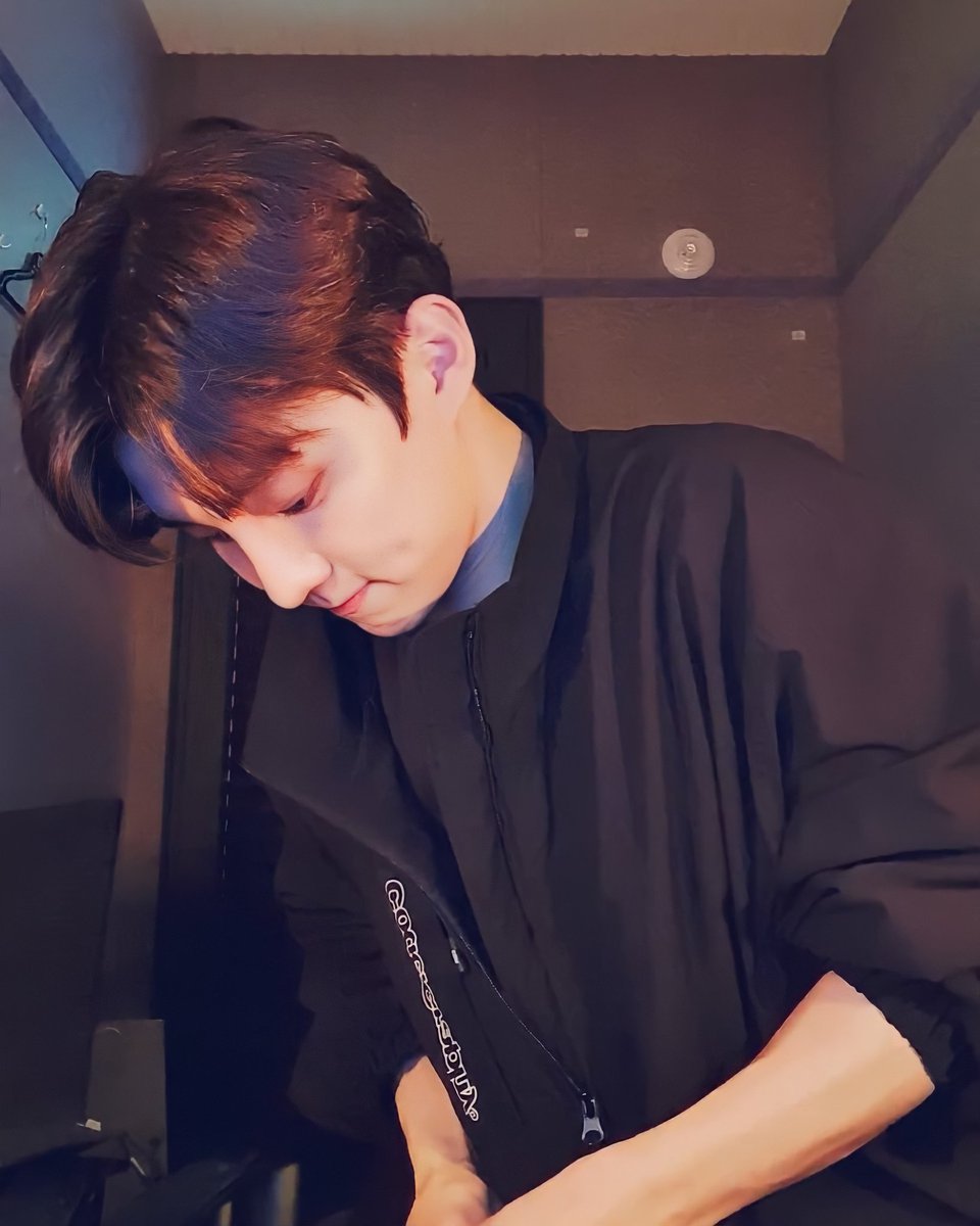 THEBOYZ_HD's tweet photo. 📷[#PHOTO] VLIVE
~#Q #CHANGMIN #THEBOYZ https://t.co/ibHPfz5YYj