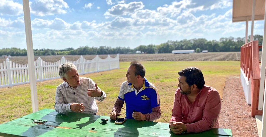 Juansabinesg's tweet photo. Es miércoles y estamos con el Capi, hoy desde los campos de la empresa Florida Pacific Farms en Dover, platicando con Miguel Guerrero de las Visas H2A
#FarmworkersAwarenessWeek
Por @lamejororlando 1340 AM / 96.1 FM
#NFAW2022
#AlwaysEssential
Click 👉 https://t.co/5wzSsha9FV https://t.co/JA7PckzesZ
