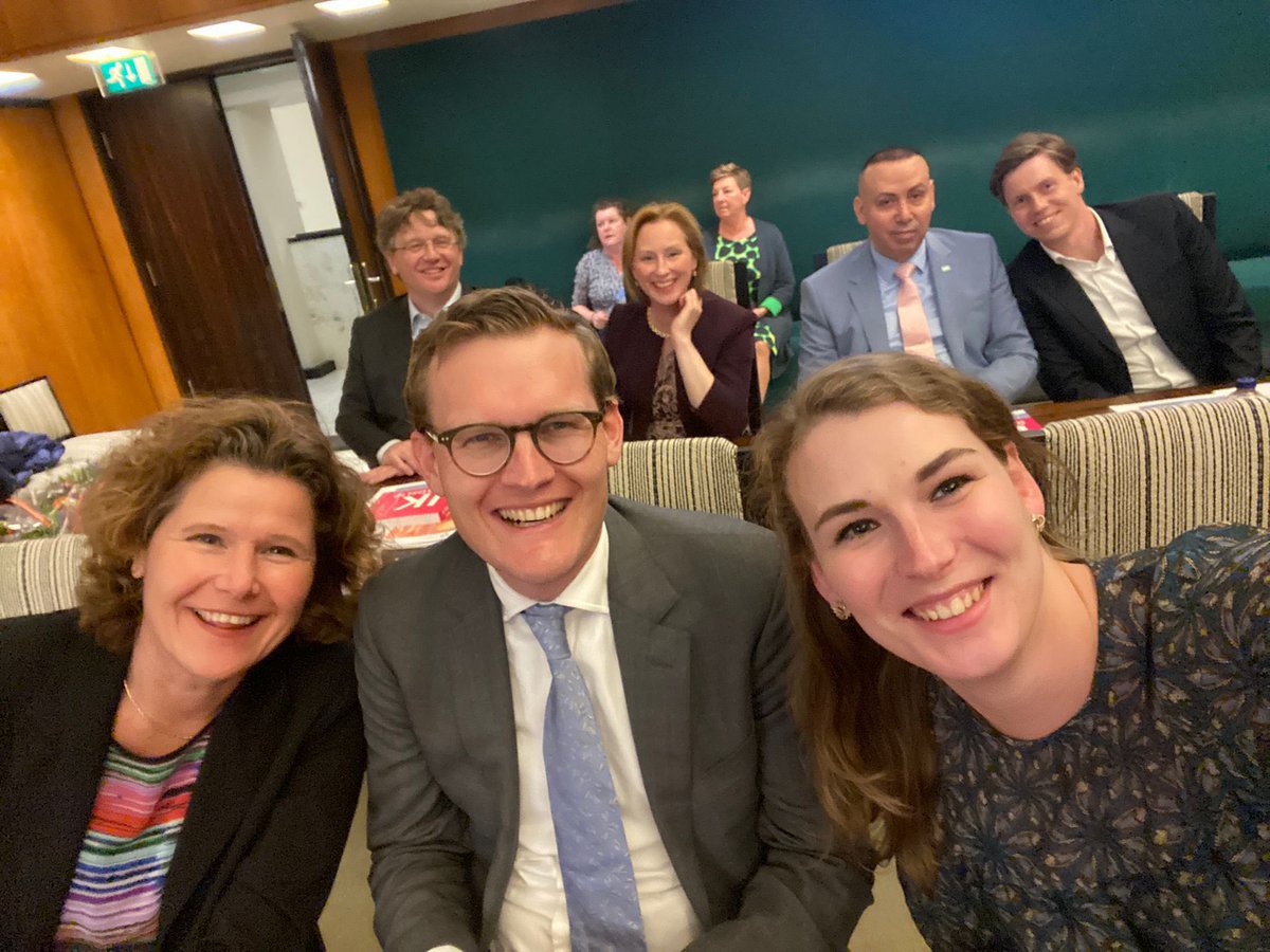 De nieuwe <a href="/RaadHilversum/">RaadHilversum</a> geïnstalleerd met de nieuwe <a href="/D66Hilversum/">D66 Hilversum</a> fractie! Welkom <a href="/JarnoD1/">Jarno Deen</a>, <a href="/viviennew94/">Vivienne whittle</a> , <a href="/HJLindeboom/">Harmen Lindeboom</a>, <a href="/PimBrink/">Pim van den Brink</a> ,<a href="/BonnevanHattum/">Bonne van Hattum</a> en @abdellatifzaabat!