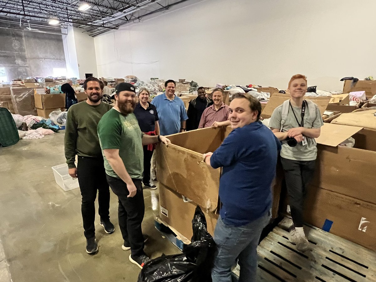 DeidreHenderson's tweet photo. When my afternoon meetings got canceled, my team and I decided to work a shift sorting donations for Ukraine. Many thanks to the First Lady @AbbyPalmerCox, her @ShowUpUtah initiative, @UServeUtah and every Utahn making efforts to help those in need #UtahforUkraine #DriventoAssist https://t.co/zBkwOGEYeB