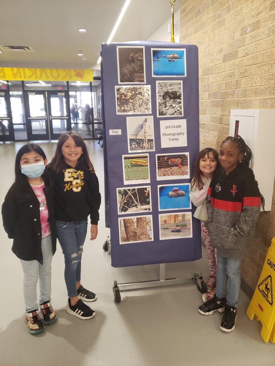 mrs_pompaclass's tweet photo. Reppin' our 3rd grade glass with their amazing 📸 skills!!! #pvlionpride #Pompa3rdgrade https://t.co/7MmNezHKuW