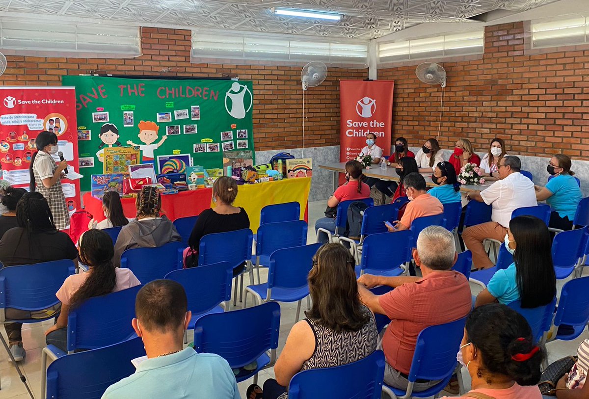 CanadaColombia's tweet photo. During her visit to José Aquilino Duran School in Cúcuta, Ambassador @MarianickT spoke with students, teachers, and the educational community of the #BeyondBorders @SavechColombia. 

🇨🇦 supports access to quality education for all children #TogetherForLearning #Devcancol https://t.co/Uv9zbaXCR7