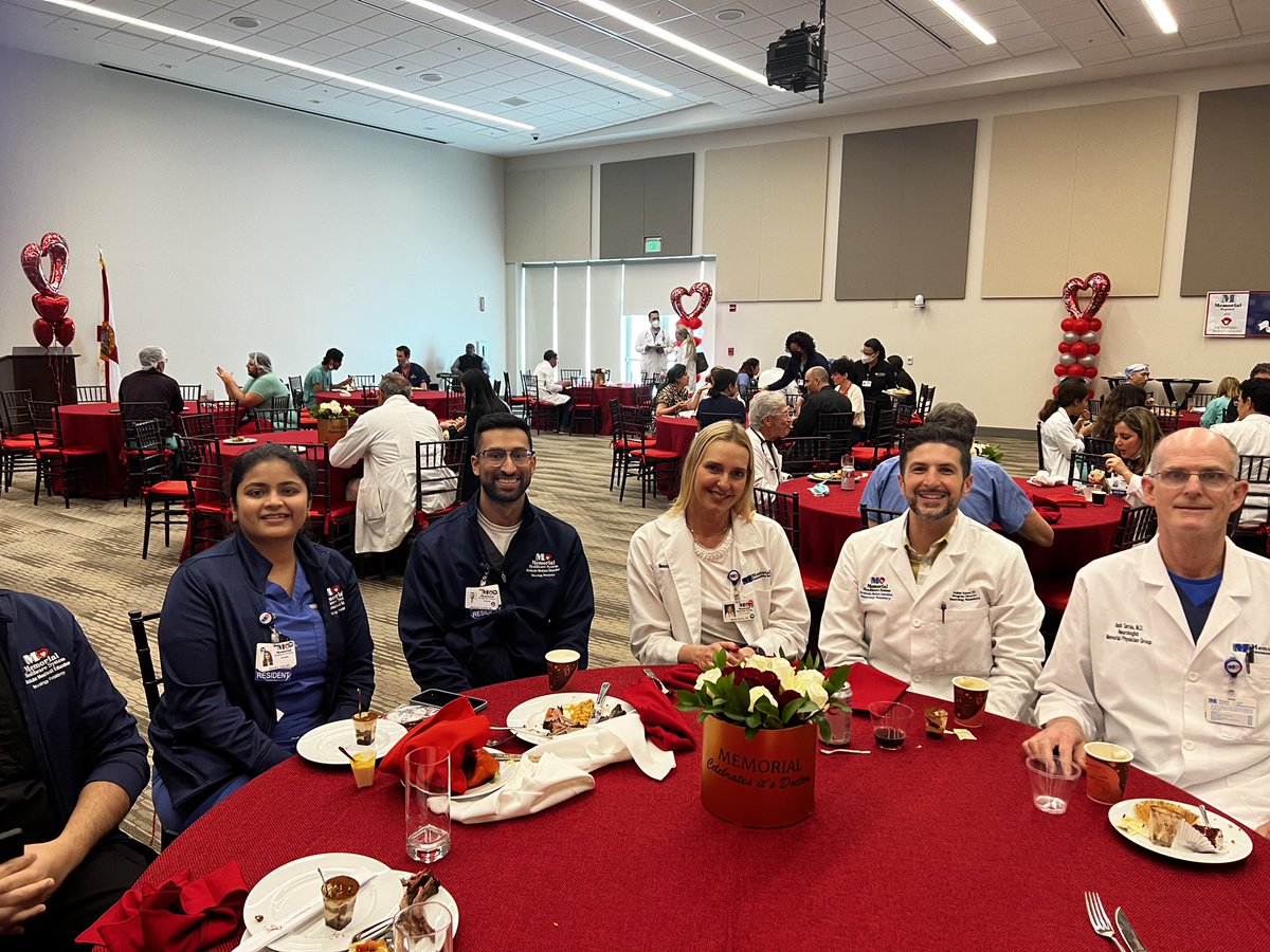 MhsNeurology's tweet photo. #Neurology residents and faculty at @mhshospital celebrating #DoctorsDay! Left to right: Hassnain Rizvi PGY-2, Aakashi Shah PGY-2, Amardeep Saund PGY-3, Maike Blaya, Adnan Subei, and Seth Tarras. https://t.co/bGdvFWK7nX