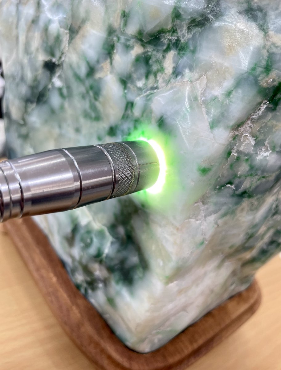 今日のヒスイは、 糸魚川翡翠と言えば、小滝の「圧砕翡翠」です😁 圧砕