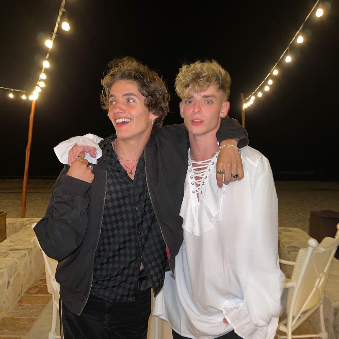 bleaufvs's tweet photo. {#NoshWeek × @NoahUrrea × @joshbeauchamp}

— Tag w your favorite picture of Nosh.

Não consigo escolher só uma, mas eu amo essas aqui. https://t.co/XdAky1RFPK