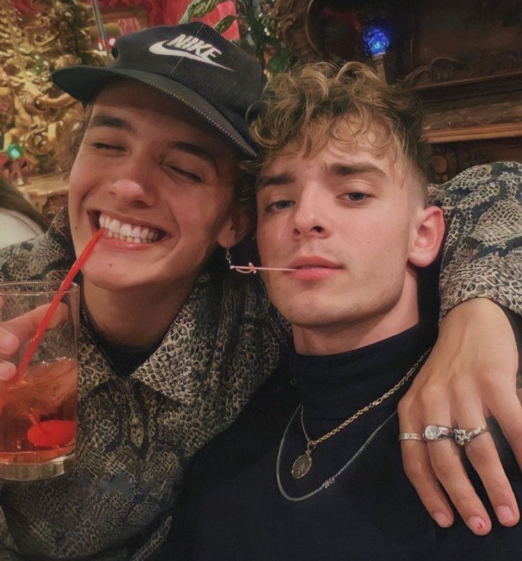 bleaufvs's tweet photo. {#NoshWeek × @NoahUrrea × @joshbeauchamp}

— Tag w your favorite picture of Nosh.

Não consigo escolher só uma, mas eu amo essas aqui. https://t.co/XdAky1RFPK