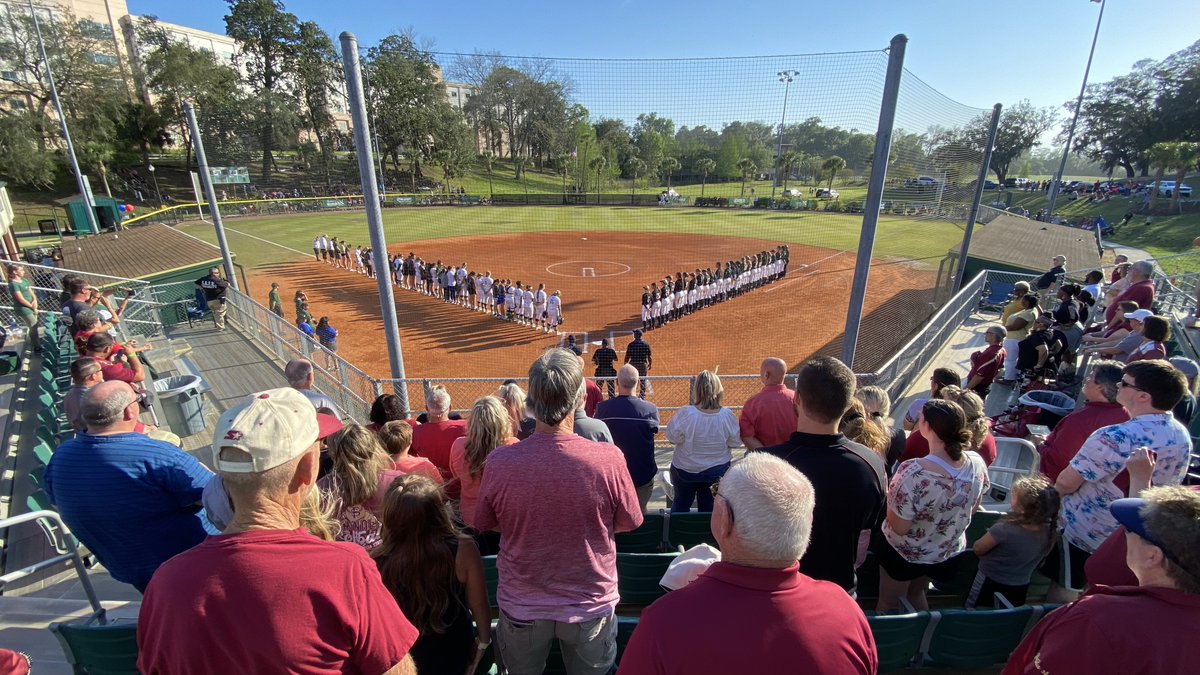 Really cool to see this packed house taking a moment of silence to honor <a href="/FAUAthletics/">Winning In Paradise #WIP🏝️</a> legend Joan Joyce for her contributions to the sport before <a href="/JAX_Softball/">Jacksonville Softball 🥎</a> hosts #2 <a href="/FSU_Softball/">Florida State Softball 🥎</a> on the campus of <a href="/JAX_Dolphins/">Jacksonville Dolphins 🐬</a>. 

#ASJax <a href="/ActionSportsJax/">BrentDanStuartMarcelAlivia</a> <a href="/ESPN690Jax/">ESPN 690</a> <a href="/FAUSoftball/">Florida Atlantic Softball</a>