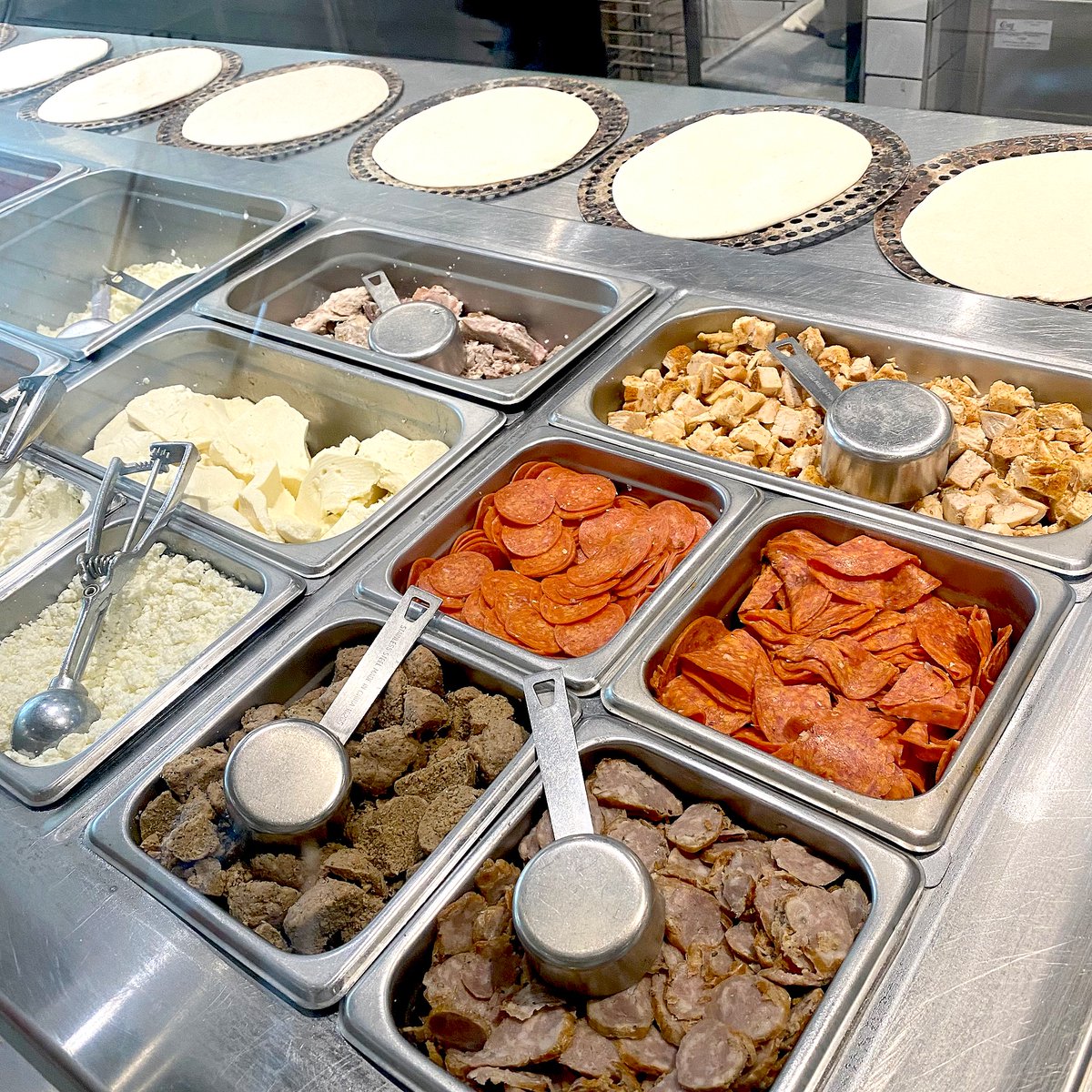 What meat toppings are you adding to your masterpiece?! Let us know in the comments below 🍕
.
.
#SNAP #custompizza #createyourownpizza #pizzalovers