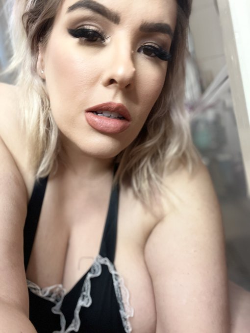 Watch 👸🏼Charlotte Rachel's leaked NSFW photo on TwXstars