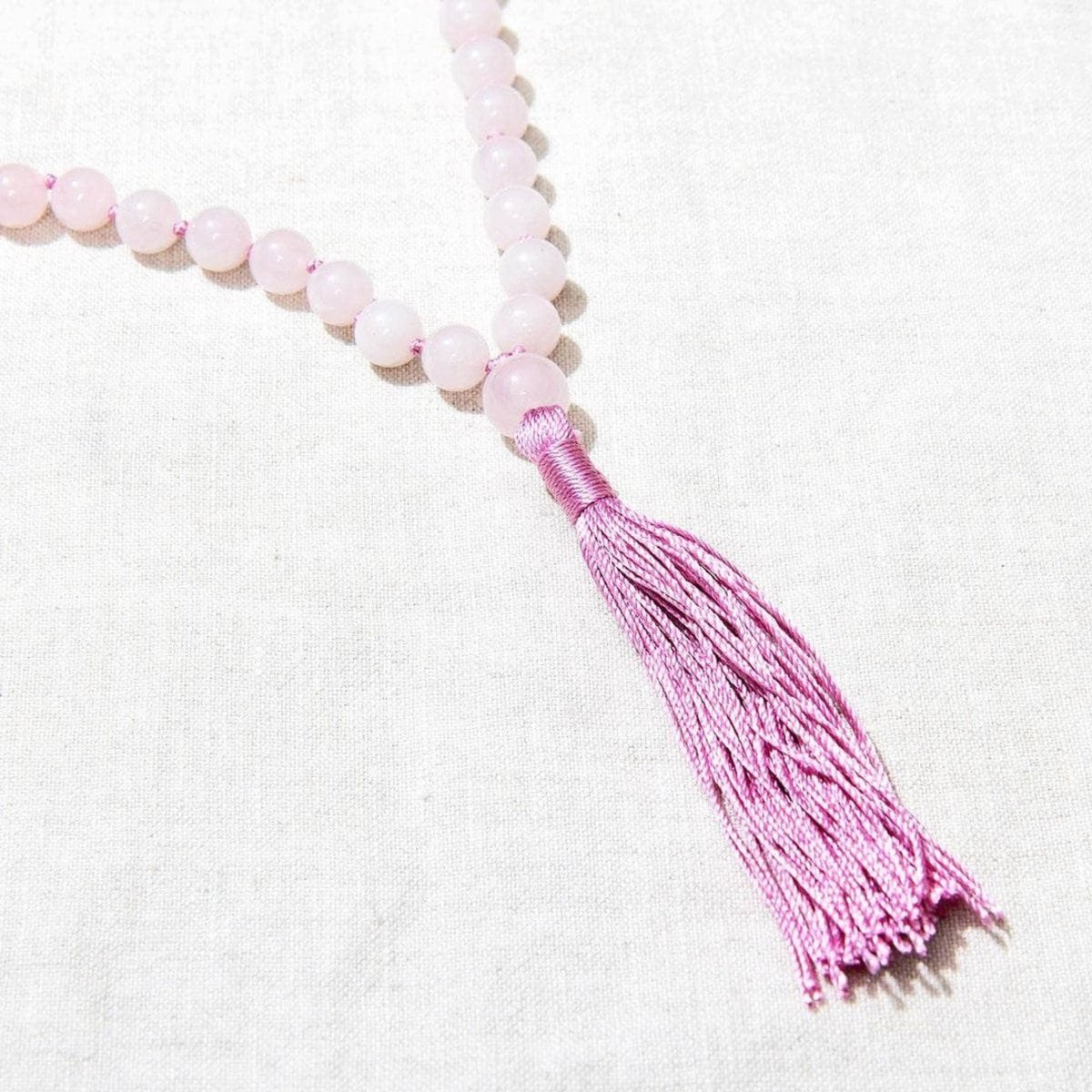 TinyRitualsCo's tweet photo. 💖 NEW :: The 𝚁𝚘𝚜𝚎 𝚀𝚞𝚊𝚛𝚝𝚣 𝙼𝚊𝚕𝚊 purifies and opens the heart at all levels
⁠
Lovingly crafted from 108 prayer beads carved from Rose Quartz, this love mala connects, calms, and tethers your heart and your soul. 🙏🏽💓⁠
⁠
Shop the magic ✨ https://t.co/dSxvz6gEld https://t.co/pEc7t5JPoW