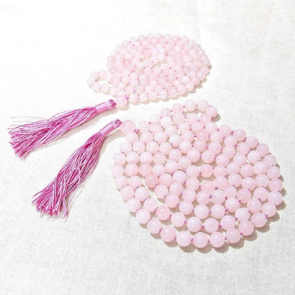TinyRitualsCo's tweet photo. 💖 NEW :: The 𝚁𝚘𝚜𝚎 𝚀𝚞𝚊𝚛𝚝𝚣 𝙼𝚊𝚕𝚊 purifies and opens the heart at all levels
⁠
Lovingly crafted from 108 prayer beads carved from Rose Quartz, this love mala connects, calms, and tethers your heart and your soul. 🙏🏽💓⁠
⁠
Shop the magic ✨ https://t.co/dSxvz6gEld https://t.co/pEc7t5JPoW