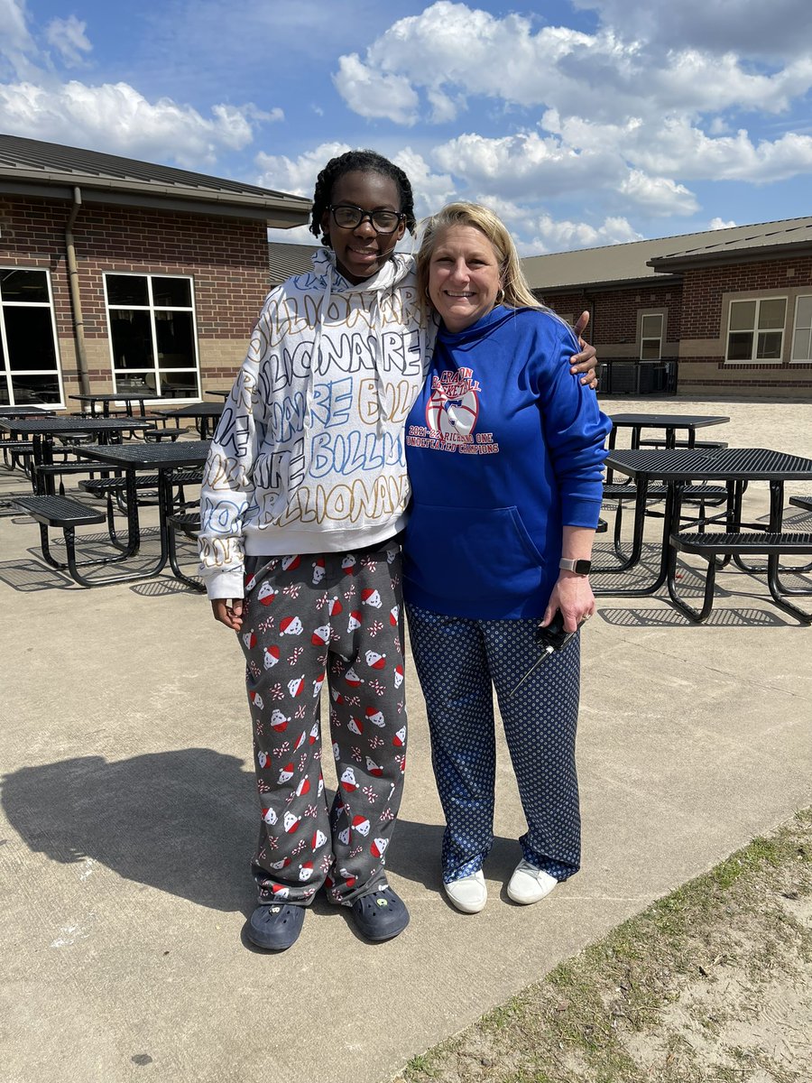 SeeTheAble1's tweet photo. We had an amazing day celebrating #Abriyanna for #SpiritWeek!!! Thank you to everyone who participated!!! ๐ค๐ค๐#Comfy #SCUnified #R1Unified @CraytonMiddle @AngelaB25181290 @lpeterso_laura @m_rorar @epaschalteaches #BestOfCMS https://t.co/FiDi6FIBXq
