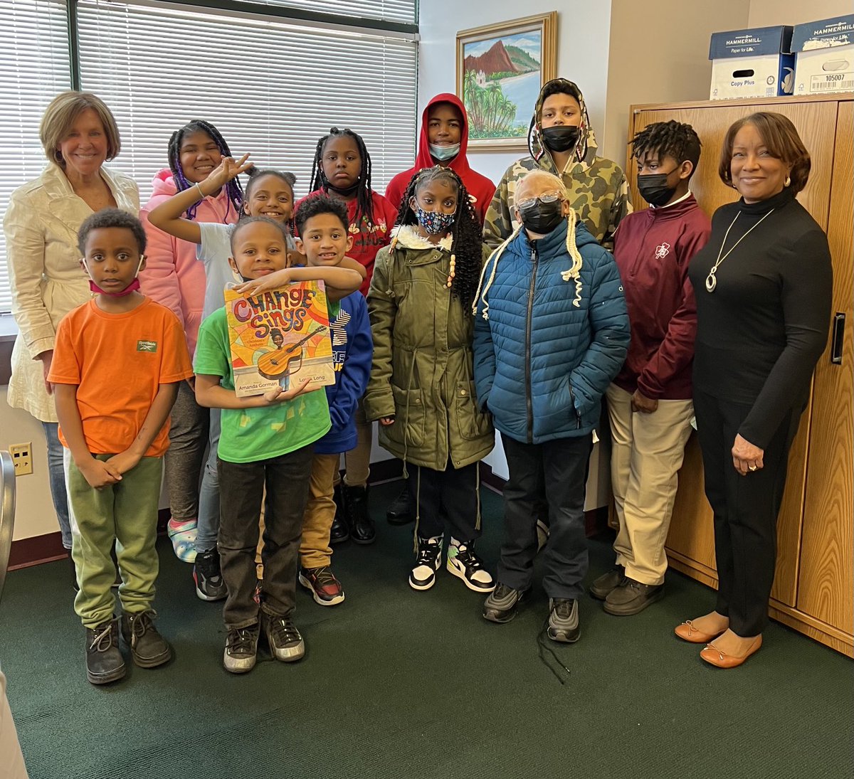 2 former broadcasters, 11 fantastic kids, 1 wonderful book: Janet Lomax and I got to read Change Sings by ⁦<a href="/TheAmandaGorman/">Amanda Gorman</a>⁩ at Notre Dame Learning Center in #roc ⭐️